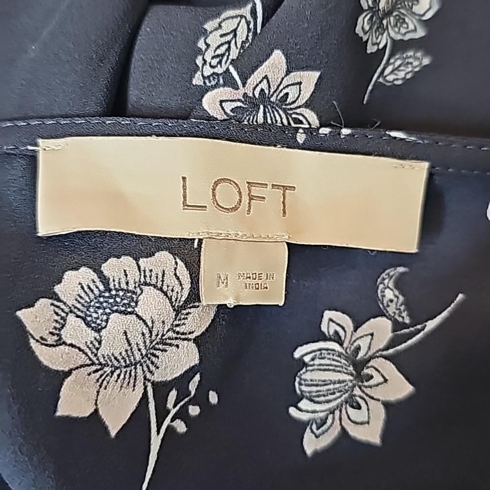 Ann Taylor LOFT Navy And Pink Floral V-Neck Blouse Top - Size Medium - Picture 6 of 7